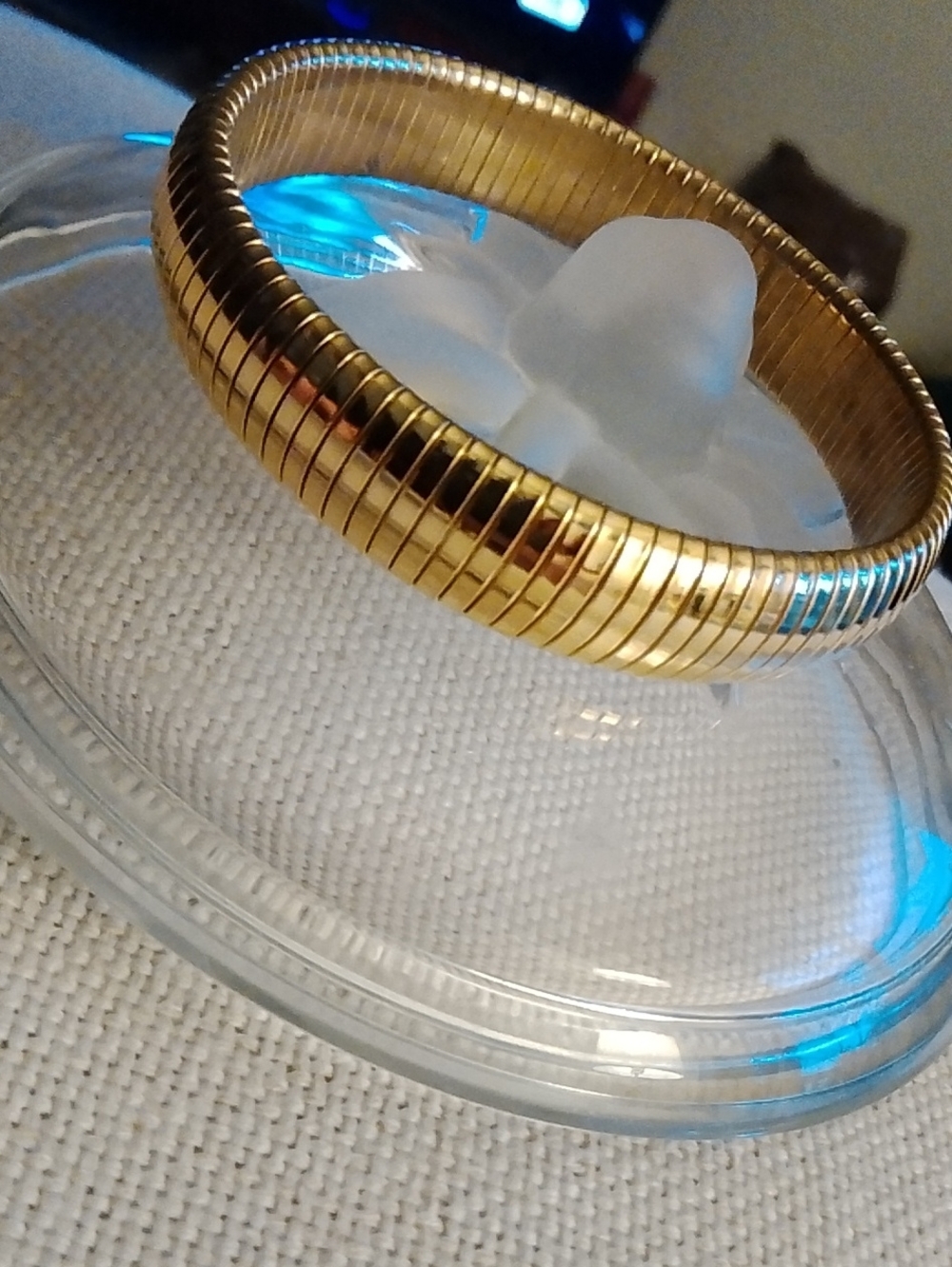 UA Marked Plated Gold Stretch Bracelet Vintage - Gold